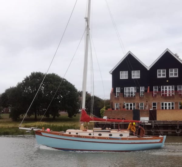 Idle duck sailboat under sail