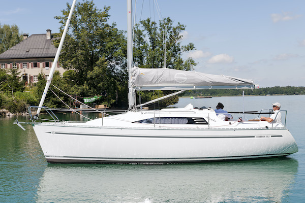 Sunbeam 262 sailboat under sail