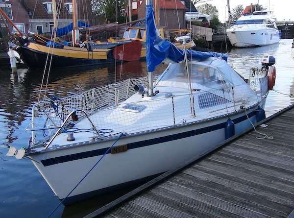 Jouet 680 sailboat under sail