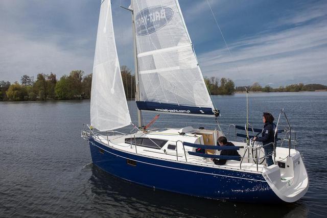 Balt 27 sailboat under sail