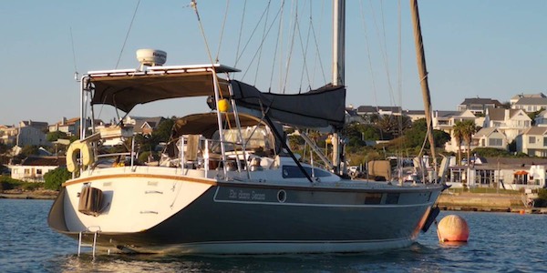 Dynamique express 44 sailboat under sail