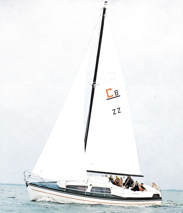 Compromis 850 sailboat under sail