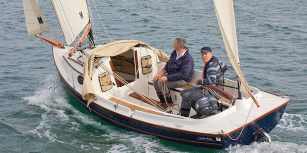 Bayraider 20 expedition sailboat under sail