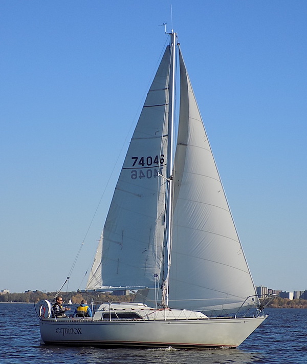 C&C 25 mkii sailboat under sail