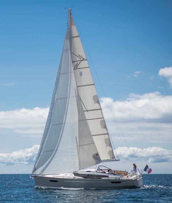 Wauquiez pilot saloon 42 sailboat under sail