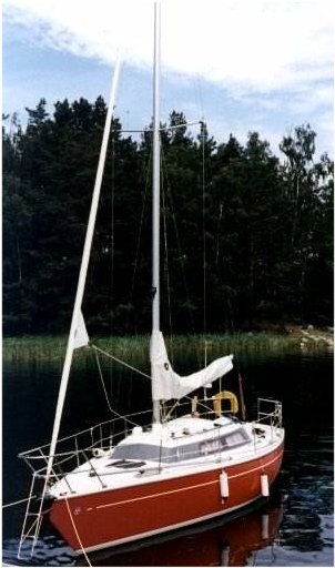 Comet 30 sailboat under sail