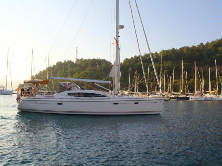 Etap 46 DS sailboat under sail