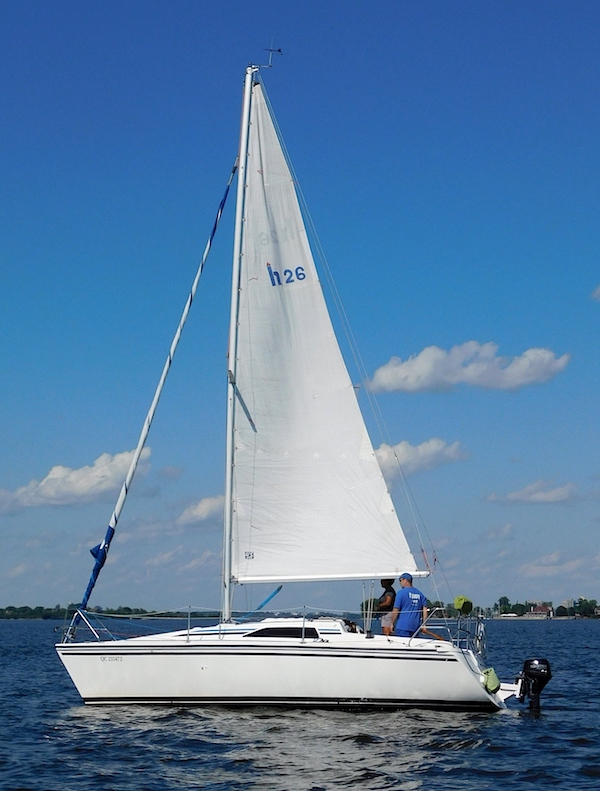 Hunter 265 sailboat under sail