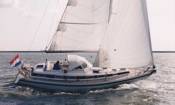 Compromis 39 sailboat under sail