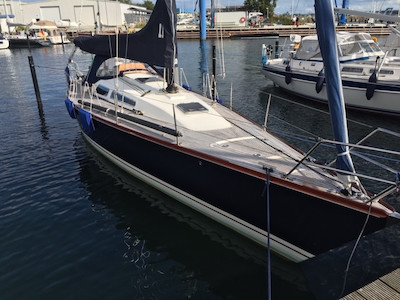 Luffe 40 sailboat under sail