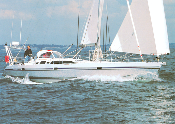 Ovni 455 sailboat under sail