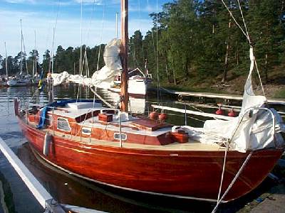 Vindo 28 sailboat under sail