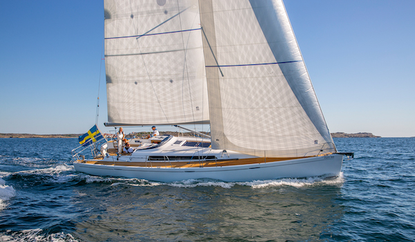 Arcona 435 sailboat under sail