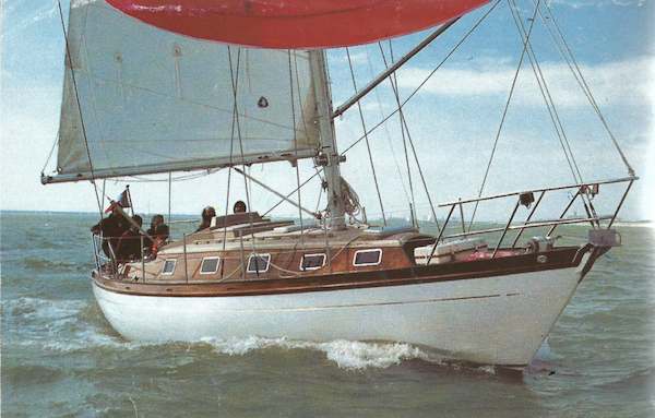 Chassiron rf sailboat under sail