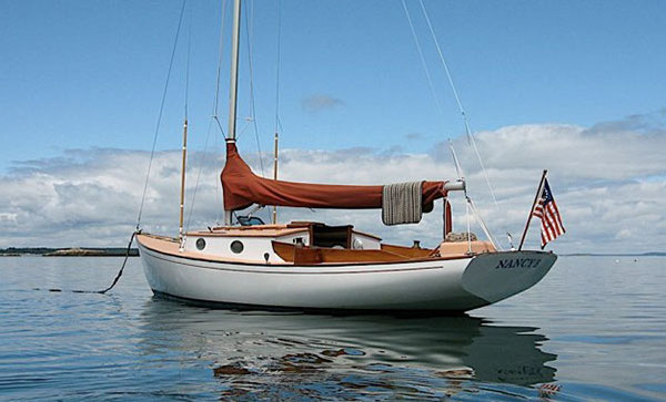Bridges point 24 sailboat under sail