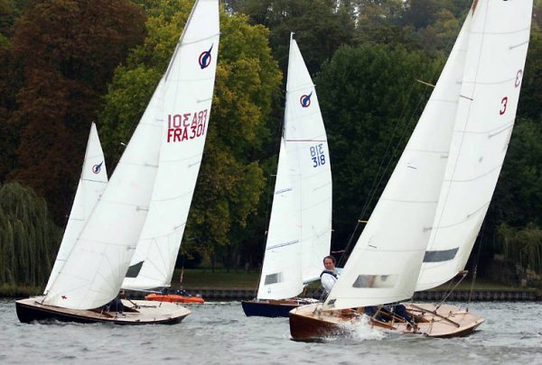 Aile sailboat under sail