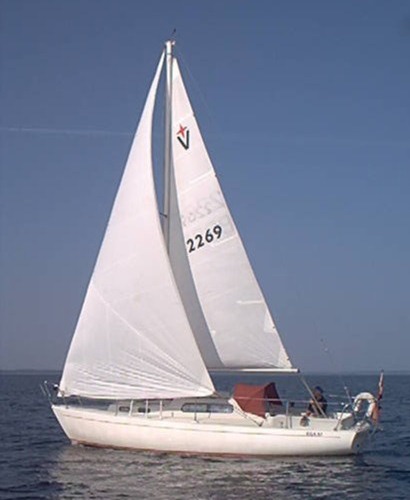 Vega 27 albin sailboat under sail