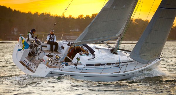 Arcona 410 sailboat under sail