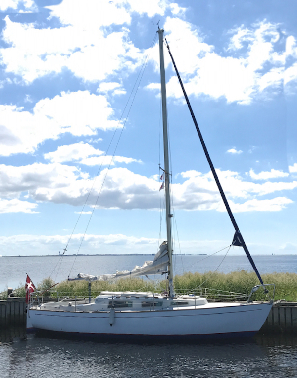 Tur 80 sailboat under sail