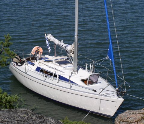 Artina 29 sailboat under sail