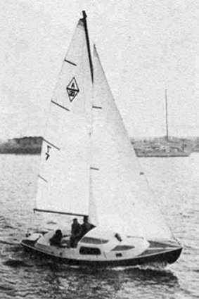 Aurora 21 sailboat under sail