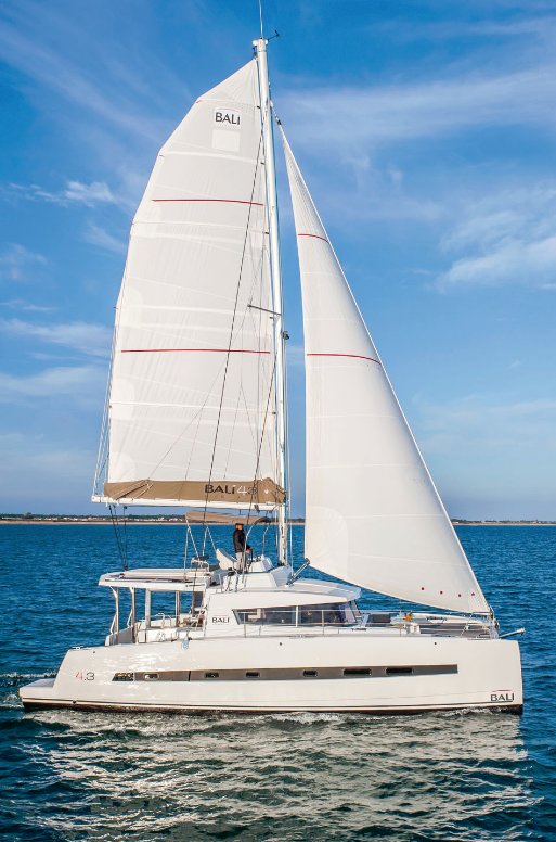 Bali 4.3 sailboat under sail