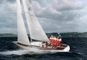 Bb 10 sailboat under sail