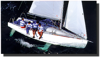 Beneteau 25 platu sailboat under sail