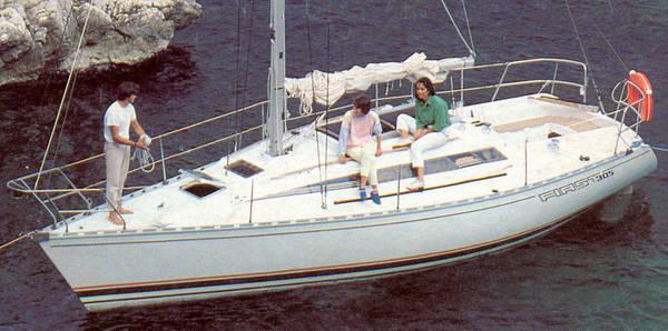 First 305 Beneteau sailboat under sail