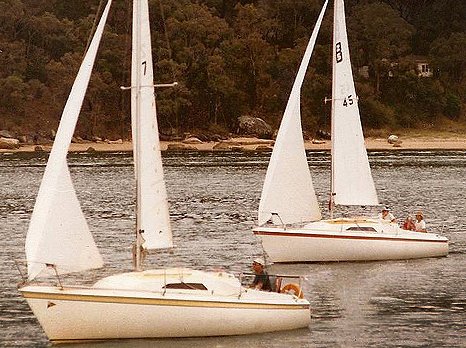 Binks b25 sailboat under sail