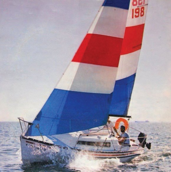 Boomerang 20 sailboat under sail