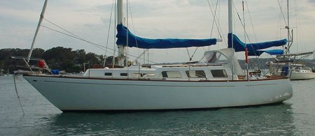 Challenger 38 sailboat under sail