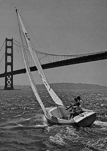 Columbia 21 sailboat under sail