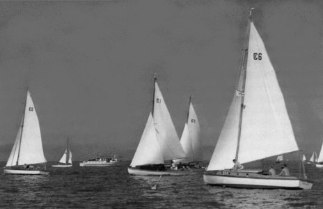 Columbia river one design sailboat under sail