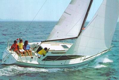 Comet 1050 sailboat under sail