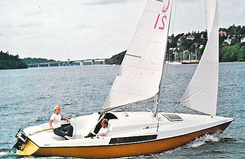 Comfort 26 sailboat under sail