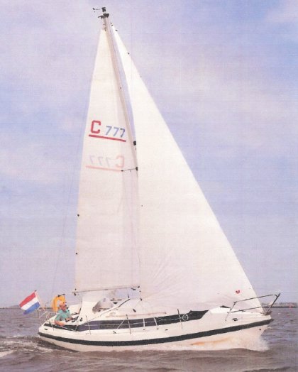 Compromis 777 sailboat under sail