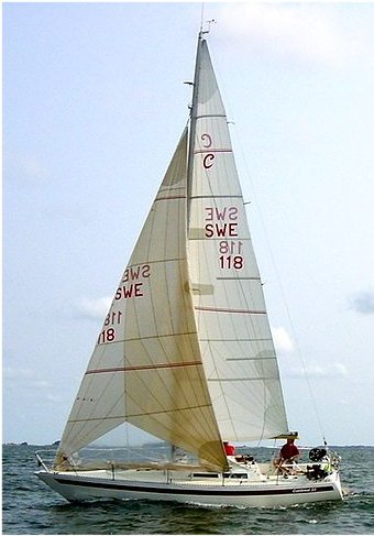 Contrast 33 sailboat under sail
