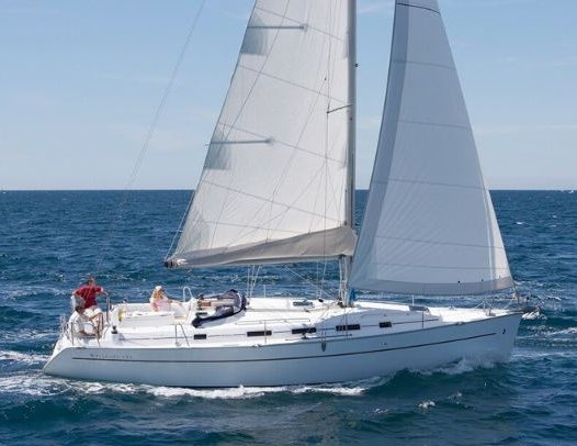Cyclades 393 Beneteau sailboat under sail