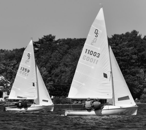 Daysailer sailboat under sail