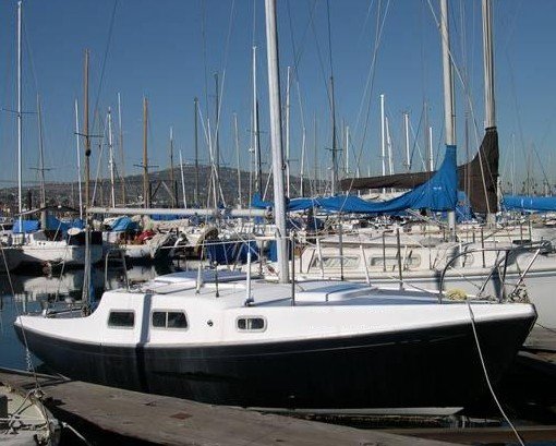 Del rey 24 sailboat under sail