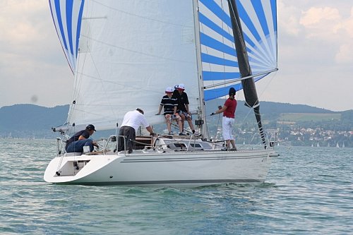 Diamant 3000 sailboat under sail
