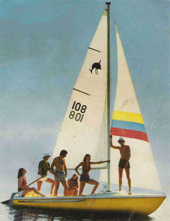 Dolphin 17 sailboat under sail