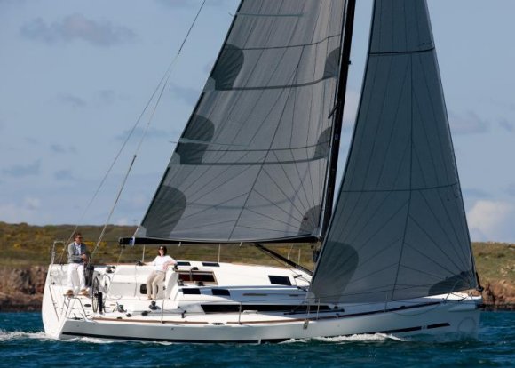 Dufour 36p sailboat under sail