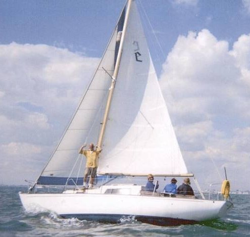 Elizabethan 29 sailboat under sail