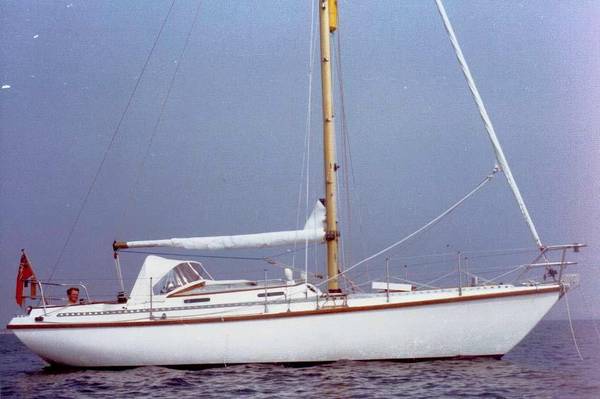 Elizabethan 31 sailboat under sail