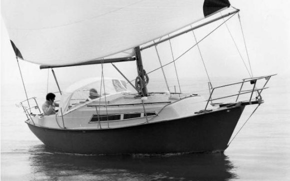 Escapade Beneteau sailboat under sail