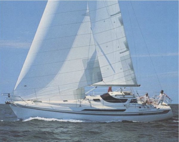 Espace 1300 jeanneau sailboat under sail