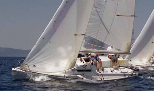 Este 24 sailboat under sail