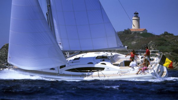 Etap 48ds sailboat under sail